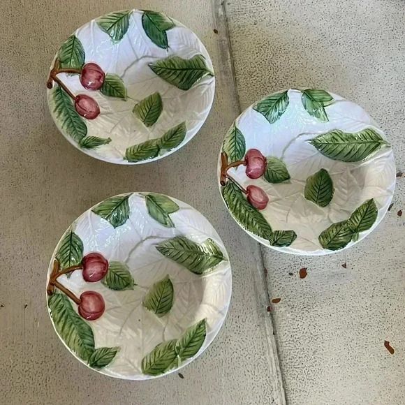 Vintage Italian Bowls with Cherries 3 Hand Painted RARE - Picture 5 of 7